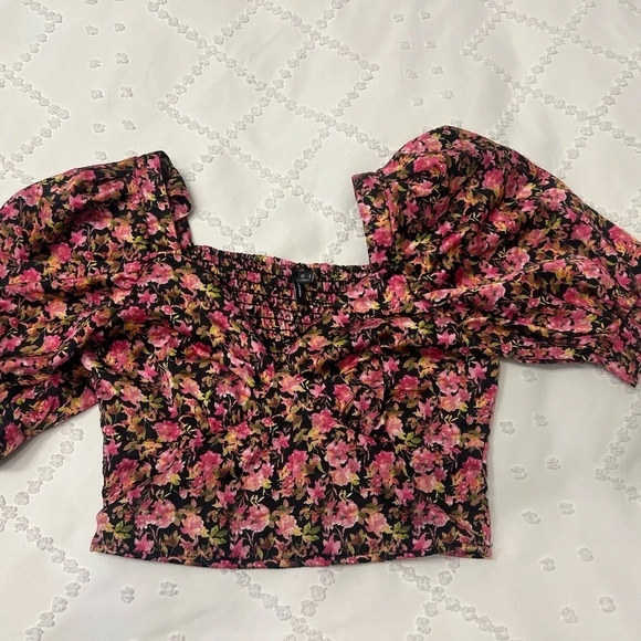 ❌SOLD ❌
💐Vero Moda floral cropped blouse - Picture 4 of 6